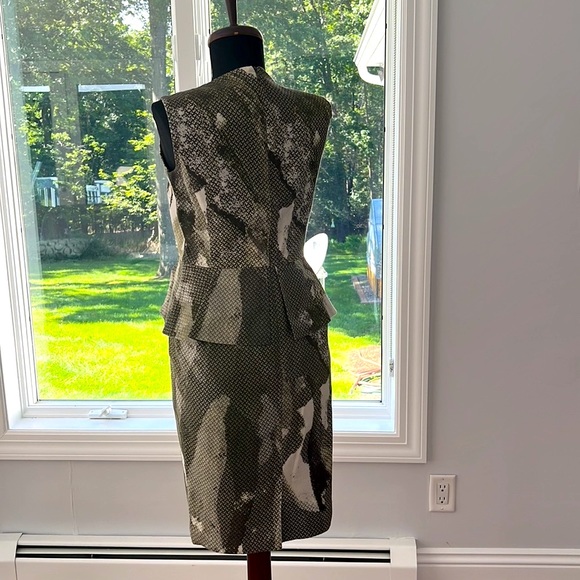 Max Mara Camo Peplum Dress, Size 6 - Picture 5 of 7